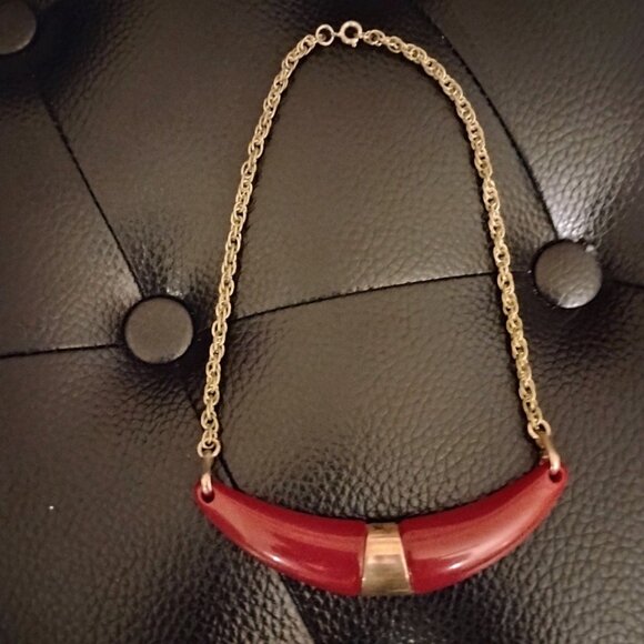 Sarah Coventry Elegant Pendant Red with Gold tone accents Necklace Chocker - Picture 1 of 11